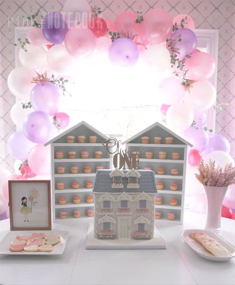 Our Little Doll Turns One! Dollhouse themed first birthday party via Pink Little Notebook Minnie Mouse Birthday Party Decorations, Girls Birthday Party Decorations, Painting Birthday, Girl Birthday Themes, Doll Party, Childrens Birthday Cakes, Project Nursery, 4th Birthday Parties, First Birthday Party