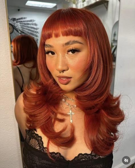 Brown Hair Auburn, Dye Brown Hair, Glam Halloween Makeup, Red Hair With Bangs, Red Orange Hair, Glam Halloween, Textured Haircut, Halloween Makeup Ideas, Hair Color Streaks