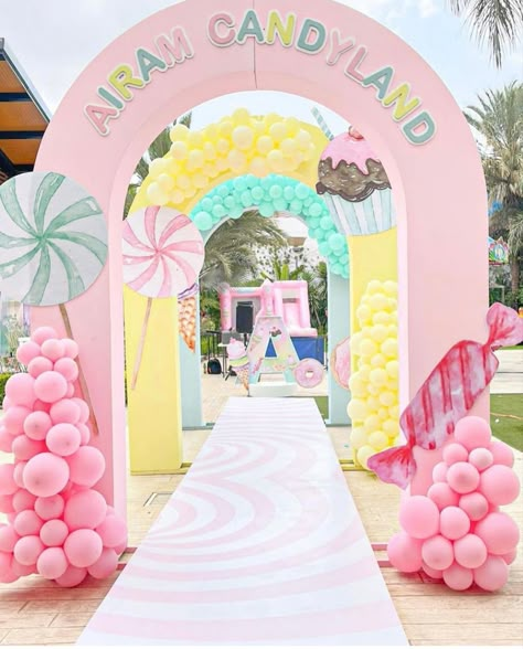 Candy Theme 3rd Birthday Party, Candyland Theme 1st Birthday Party, Land Of Sweets Birthday Party, Candyland Birthday Decorations, Pastel Candyland Birthday Party, Candyland Centerpieces Ideas, Pastel Themed Birthday Party Decorations, Candyland Birthday Theme, Sweet Themed Birthday Party