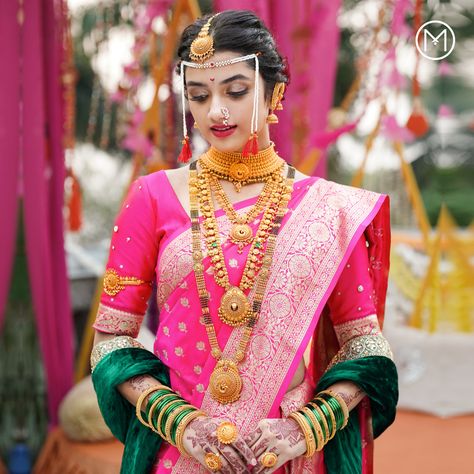 The bride's vibrant energy is nothing less of mesmerising as she enters the scene and takes everyone by storm. Her effortless grace on the dance floor enraptures the crowd, leaving them spellbound. Marathi Bride Jewellery, Maharashtrian Bride, Wedding Matching Outfits, Brides Jewelry, Maharashtrian Jewellery, Marathi Bride, Marathi Wedding, Indian Wedding Bride, Bridal Necklace Designs