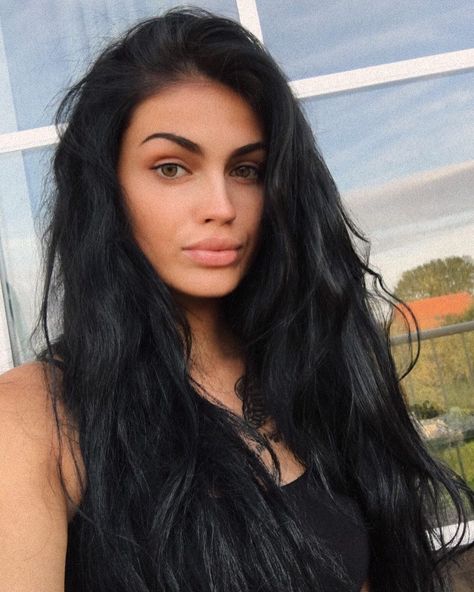 Gina Lorena Gina Lorena, Maggie Lindemann Hostage, Maggie Lindemann Smile, Maggie Lindemann Old Photos, Maggie Lindemann 2022, Madison Beer 2018 Instagram, Pretty People, Most Beautiful, Hair Color