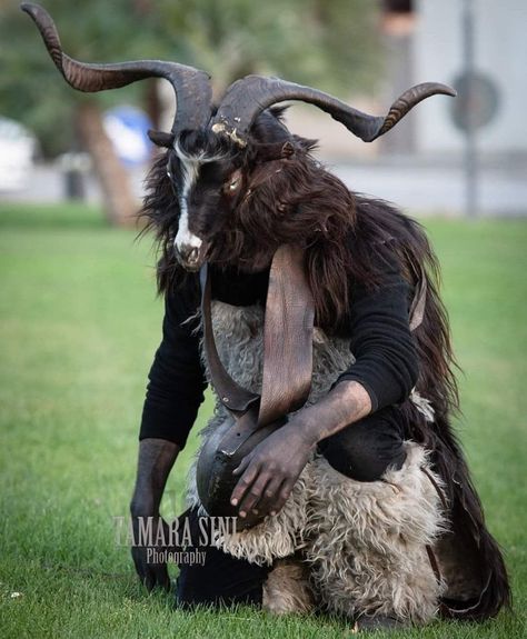 Pagan Headdress, Warlock Cosplay, Witty Halloween Costumes, Minotaur Costume, Goat Costume, Goat Demon, Bull Mask, Faun Costume, Sheep Mask