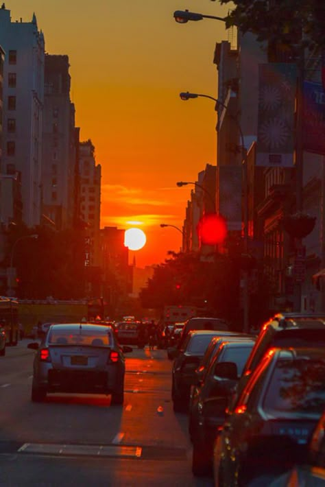 Check out "Manhattanhenge" in New York Sunset In City, New York Sunset, Never Better, Sunset Time, Sunset Rose, Sunset City, Sky Pictures, Sunsets And Sunrises, Sunset Lover