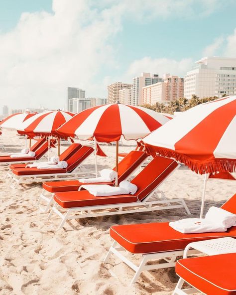 Red Beach Umbrella, Heart Aches, Madeira Beach, First Day Of Summer, Sun Shine, Beach Color, Summer Skin, Korea Travel, Beach Lifestyle