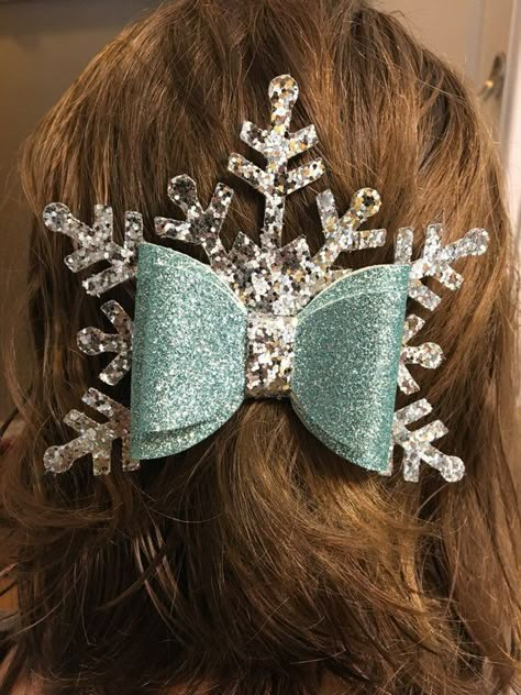 Hair Bow Template, Winter Queen, Elsa From Frozen, Hair Bow Tutorial, Snowflake Background, Bow Template, Christmas Hair Bows, Diy Bows, Bow Tutorial