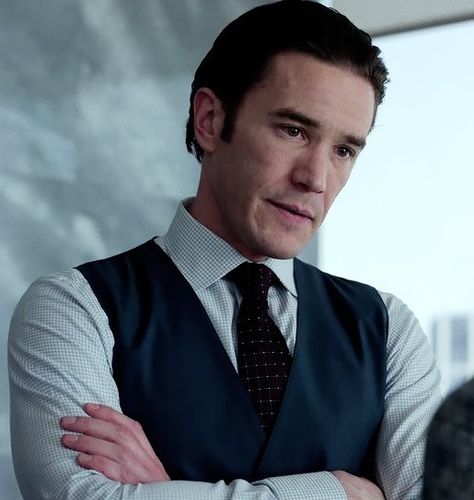 Tom Pelphrey - doesn't back down Ward Meachum, Tom Pelphrey, Random Poses, 1940s Mens Fashion, Mcu Characters, Casting Call, Iron Fist, Cute Actors, Reference Photos