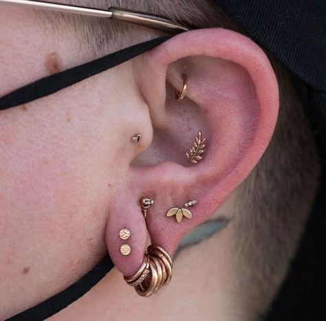 Stretched Ear Stack, Stacked Lobe Piercing, Ear Project, Earlobe Piercings, Pretty Body, Piercing Inspo, Stretched Lobes, Cool Piercings, Stacked Earrings