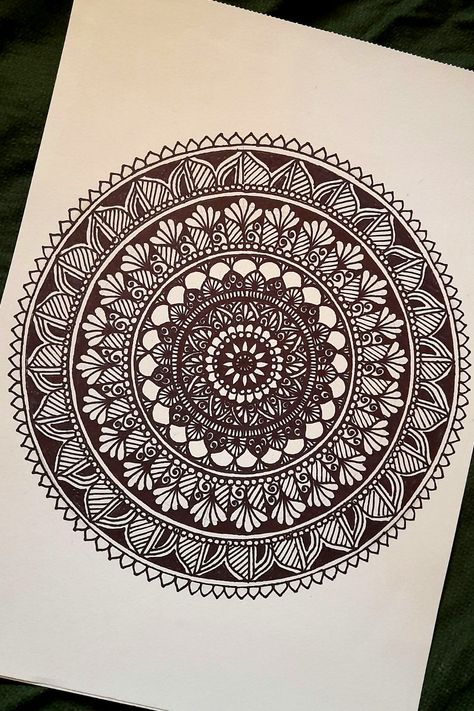 Mandala art circular Mandala Mandala Art Round Design, Full Circle Mandala Art, Mandala Art Simple Circle, Mandala Art Round, Circular Mandala Design, Circular Mandala, Easy Circle Mandala Art, Circular Mandala Art, Mandala Art In Circle Easy