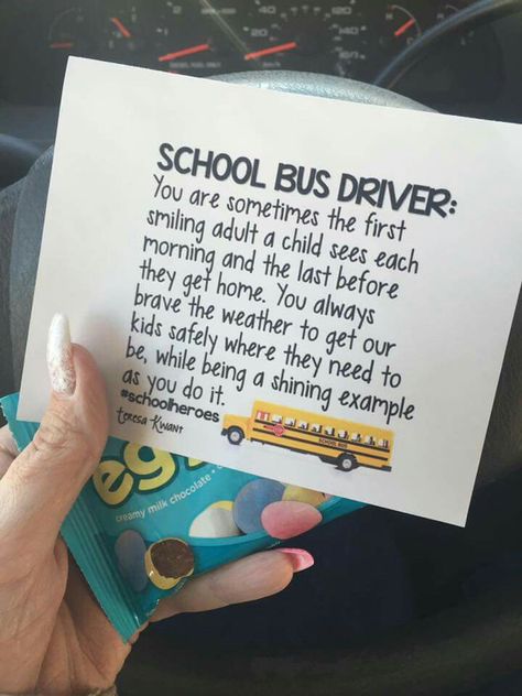 Administration Day Gift Ideas, Free Printable Bus Driver Appreciation Tags, Bus Driver Appreciation Gifts Printables, Bus Appreciation Week, Bus Driver Appreciation Day, School Bus Driver Appreciation Gifts, Bud Driver Appreciation, Diy Bus Driver Gifts End Of Year, School Bus Gift Ideas