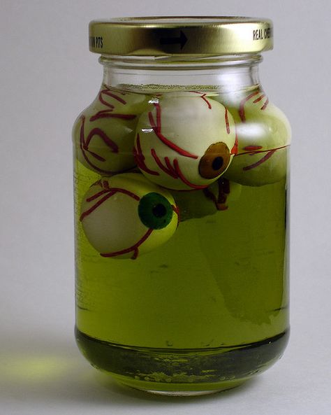 Jar of Polymer Clay Eyeballs Eyeballs In A Jar, Jar Of Eyeballs, Homemade Halloween Props, Creepy Crafts, Witches Tea, Scientist Lab, Eye Balls, Eyeball Art, Halloween Clay