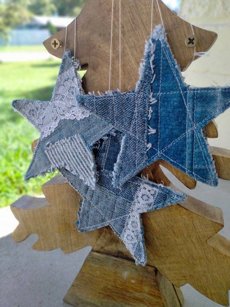 Denim Diy Projects, Denim Crafts Diy, Blue Jeans Crafts, Recycled Jeans, Denim Crafts, Denim Diy, Fabric Christmas Ornaments, Christmas Decorations Rustic, Christmas Sewing