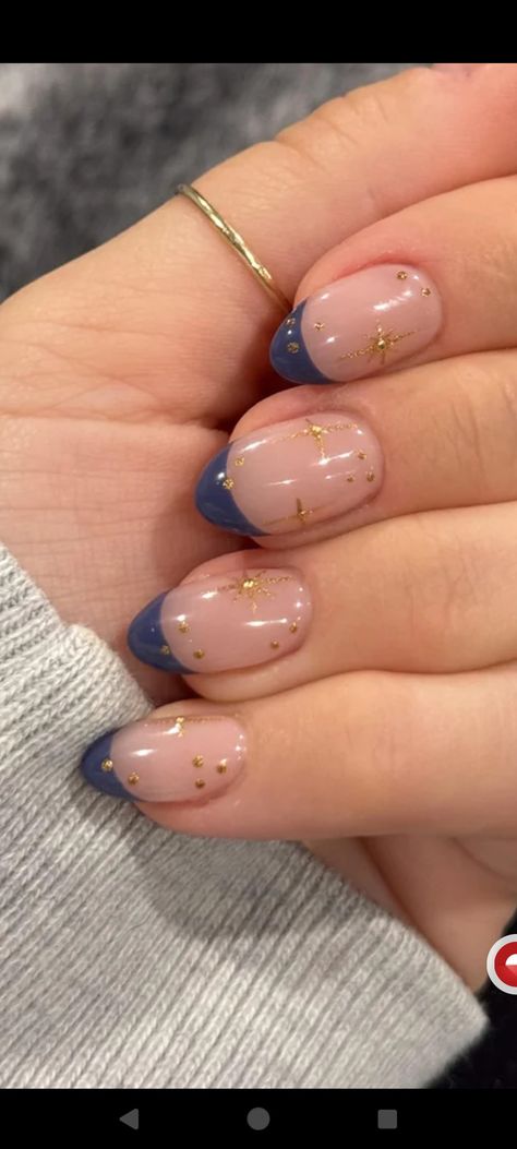 November Nails Sparkle, New Years Eve Nails Short, French Gel Manicure Short Natural Nails Design, New Years Eve Nails Ideas Sparkle, Gold Nails Design, Silk Nails, Short Natural Nails, New Years Eve Nails, Natural Nail Designs