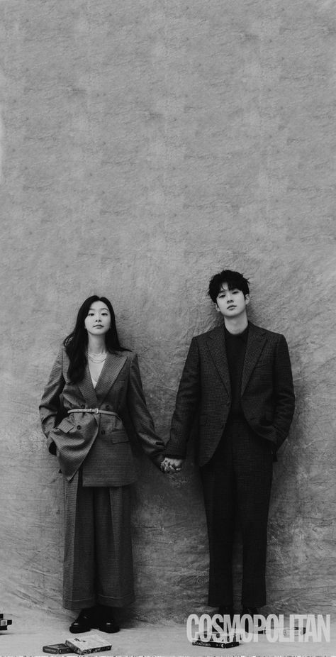 Korean Photoshoot Couple, Couple Photoshoot Studio, Korean Engagement Photos, Kdrama Photoshoot, Korean Prewedding Photography, Wedding Anniversary Photoshoot, Pre Wedding Photoshoot Theme, Choi Wooshik, Bride Groom Photoshoot