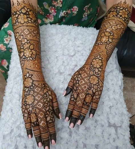 Full Hand Henna, Short Mehndi Design, Full Mehndi, New Bridal Mehndi Designs, Bridal Mehendi Designs Hands, Very Simple Mehndi Designs, Simple Mehndi Designs Fingers, Engagement Mehndi Designs, Full Mehndi Designs