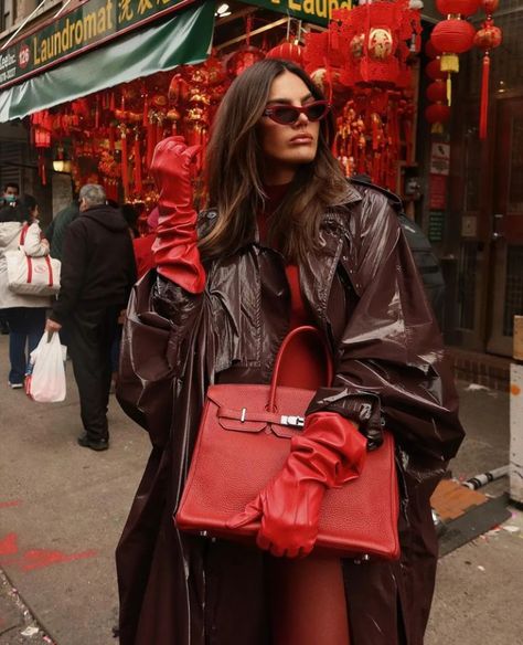 Red Gloves Outfit, Birkin Mom, Gloves Outfit, Fits Inspiration, Elegant Gloves, Rain Cape, Long Leather Coat, Autumn Outfit, Fantasy Fashion