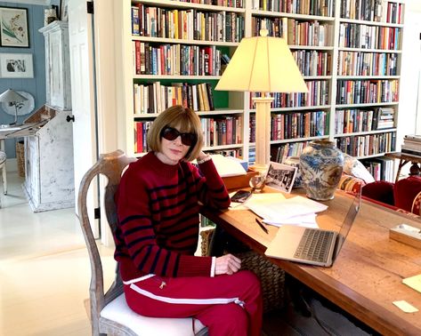 Anna Wintour Introduces Vogue Global Conversations | Vogue Friday Wear, Vogue Editor In Chief, Anna Wintour Style, Magazine Vogue, Lena Dunham, Style Sweatpants, Anna Dello Russo, Vogue Us, Vogue Japan