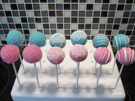 Pretty blue and pink cake pops by Pop Art by Michelle Pink And Blue Cake Pops, Blue Baby Shower Cake, Gender Reveal Cake Pops, Blue Cake Pops, Pink Cake Pops, Baby Shower Cake Pops, Baby Shower Pink, Barbie Theme, Baby Gender Reveal Party