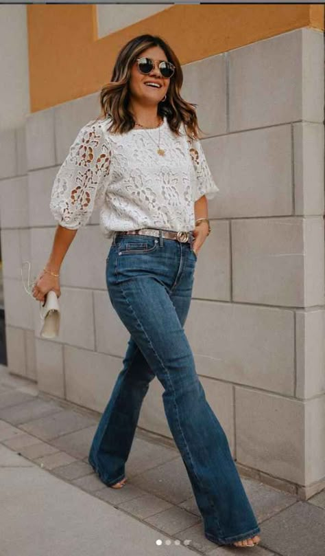 What To Wear With Flare Jeans, White Flare Jeans Outfit, Flared Jeans Outfit Summer, Flare Jeans Outfit Spring, Outfit With Flare Jeans, Flair Jeans Outfit, Outfits With Flares, Flare Jeans Outfit, Jeans Outfit Spring