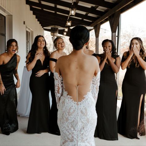 Slick Bun Wedding, Bridesmaid Reveal, Bride Reveal, Bridesmaid First Look, Wedding Photography Poses Bridal Party, Bridesmaids First Look, Wedding Dress Reveal, Before Wedding Pictures, Getting Ready Photos Wedding