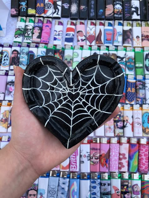 Goth Clay Projects, Useful Things To Make Out Of Clay, Ideas For Ceramics, Ceramica Ideas, Art Spiderman, Easy Clay Sculptures, Clay Heart, Diy Air Dry Clay, Sculpture Art Clay