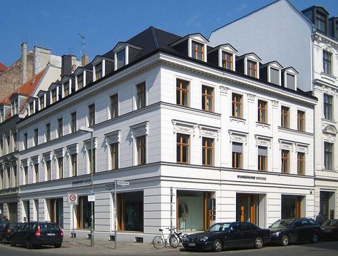 Berlin: Auguststrasse 76 Berlin Townhouse, Vintage House Plans, Classical Architecture, Facade Architecture, Beautiful Buildings, Apartment Building, Outdoor Design, Facades, Vintage House