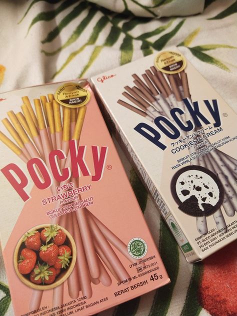 Pocky Pocky Sticks, Snack Cart, Birthday Basket, Food Mood, Cute Snacks, Japanese Candy, Instagram Time, Food Recepie, Gift Baskets