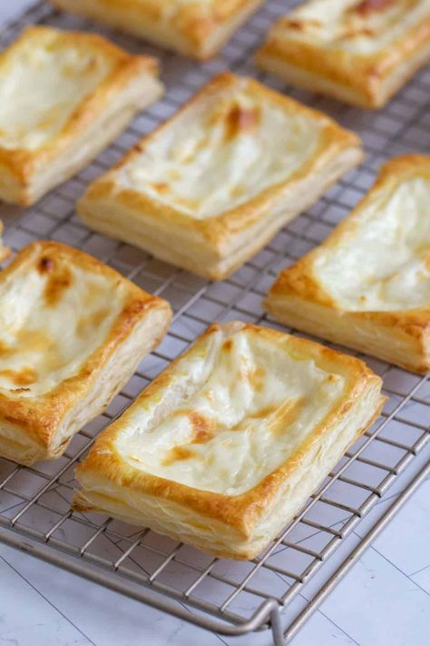 Starbucks Cheese Danish, Puff Pastry Recipes Dessert, Cheese Danish Recipe, Pastries Recipes Dessert, Puff Pastry Desserts, Cheese Danish, Breakfast Sweets, Homemade Pastries, Danish Food