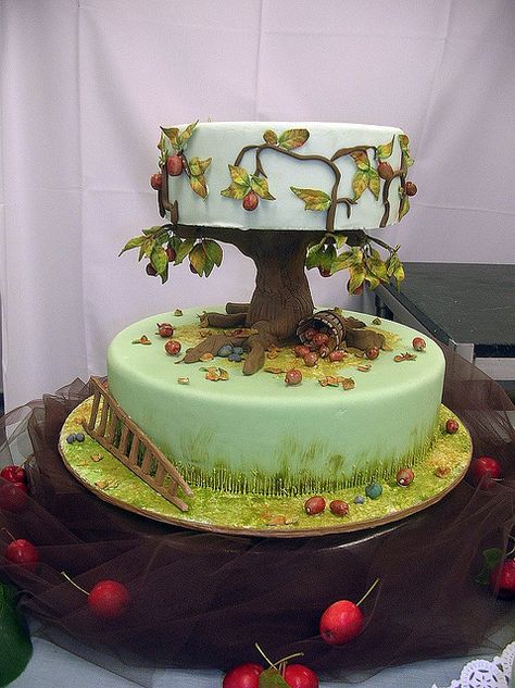 Beautifully detailed tree and orchard themed wedding cake in a palette of green, brown and red Tree Cake Ideas, Tree Wedding Cake, Wedding Cake Tree, Cake Wrecks, Cupcakes Decorados, Tree Cake, Tree Cakes, Weeping Willow, Crazy Cakes