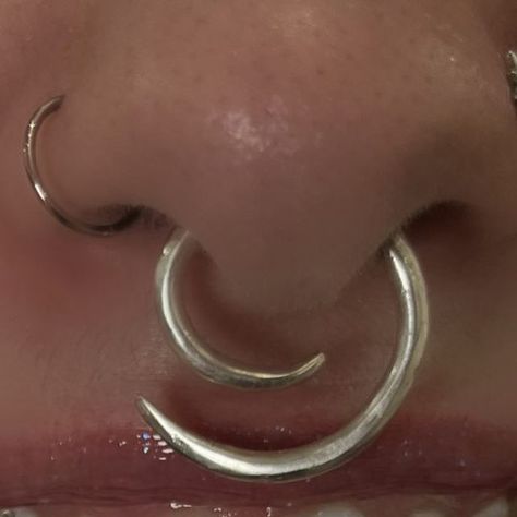 Aesthetic Septum Jewelry, Spiral Septum Piercing, Good Septum Piercing, Septum Piercing Jewelry Aesthetic, Cute Septum Jewelry, 0g Septum, Septum Piercing Jewelry Horseshoe, Cute Septum Piercing Jewelry, Septum Piercing Jewelry Unique