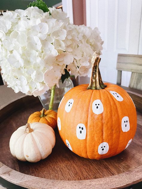 Painting Ideas Pumpkin, Creative Pumpkin Painting Ideas, Cute Painted Pumpkin Ideas, Pumpkin Designs Painted, Pumpkin Painting Party, Halloween Pumpkin Crafts, Creative Pumpkin Painting, Creative Pumpkin Decorating, Cute Pumpkin Carving