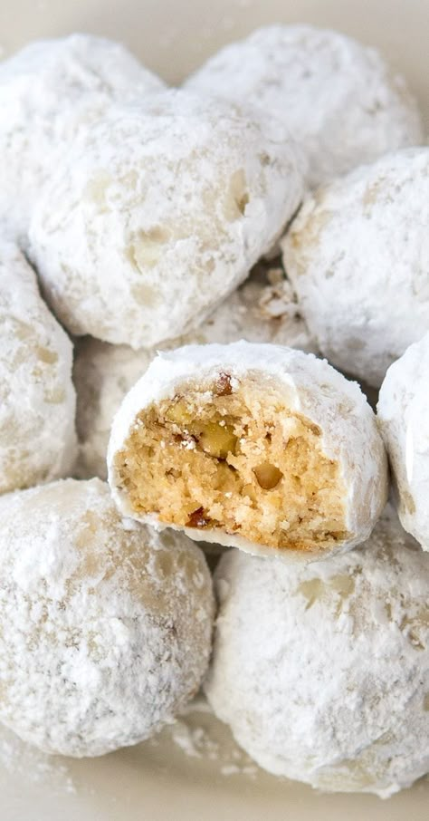 Snowball Christmas Cookies - The best buttery, pecan shortbread cookie (sometimes called Russian Teacakes or Mexican Wedding Cookies). You're going to adore these classic snowball Christmas cookies this holiday! Snowball Christmas Cookies, Russian Teacakes, Christmas Cookies Recipe, Pecan Snowballs, Pecan Shortbread Cookies, Pecan Shortbread, Mexican Wedding Cookies, Snowball Cookies, Shortbread Cookie