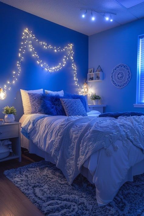 White And Blue Themed Bedroom, Blue And Grey Bedroom Aesthetic, Cozy Blue Bedroom Ideas, White And Blue Room Aesthetic, White And Blue Bedroom Aesthetic, Blue And White Room Aesthetic, Luxury Dorm Room Ideas, Blue Bedroom Ideas Aesthetic, Blue Room Decor Bedroom