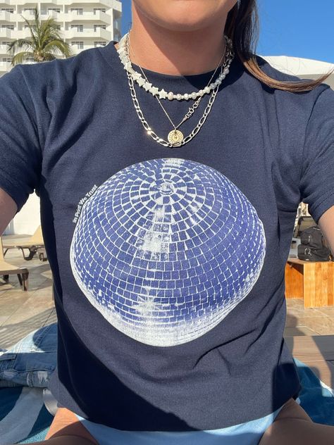 disco ball t shirt from in print we trust In Print We Trust Tshirt, Disco Ball Shirt, In Print We Trust Outfit, Tøp Aesthetic, Balls Shirt, Clothes Diy, Baby Tees, Summer Fits, Hippie Outfits