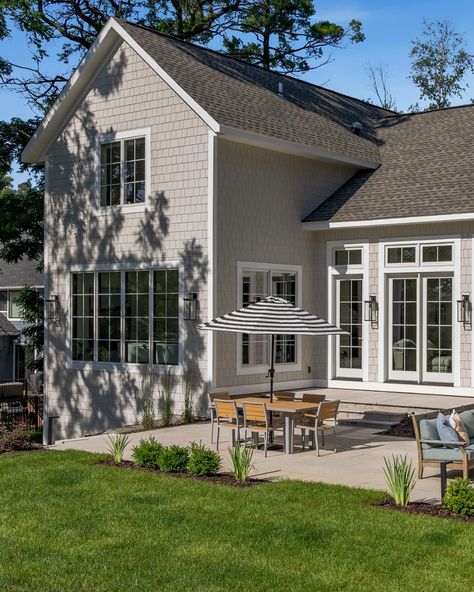 Say hello to this charming exterior! 🌟 With its warm neutral color and beautiful shake siding, this home radiates inviting elegance. It’s the perfect blend of classic charm and modern appeal. Plus, I can’t get enough of the gorgeous dark front door that not only looks stunning but also lets in a ton of light through the window and sidelights. It’s all about those details! *To learn more about building your own dream home, comment WORKWITHUS below & we’ll DM you more info* Design/Build: @a... Dark Front Door, Alma Homes, Shake Siding, Info Design, Through The Window, Neutral Color, The Window, Dream Home, Build Your Own