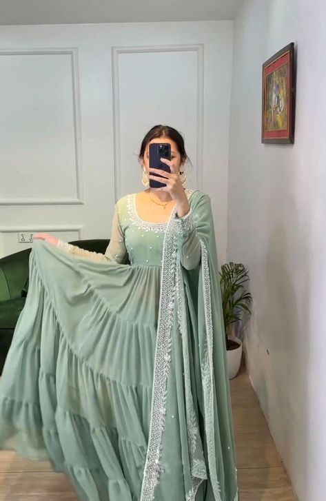 Dress For Mehandi, Full Flared Anarkali, Traditional Dresses Indian, Flair Gown, Long Anarkali Gown, Moti Work, Partywear Dresses, Cotton Gowns, Desi Fashion Casual