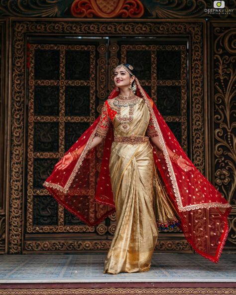 Bride In Kanjivaram Saree, Golden Bridal Saree Indian Weddings, Bridal Saree Telugu, Brides In Kanjivaram Saree, Bridal Saree Look For Wedding South Indian, South Indian Golden Saree Look, Saree Wedding Poses, Latest South Indian Bride Look, Telugu Bride Poses