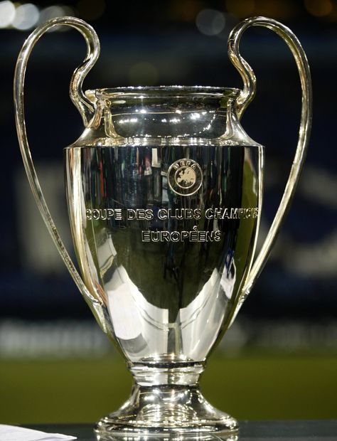 The European Cup (aka 'Big Ears'), great design and an inspiration to all those who aim to lift it in May ***** Uefa Champions League Trophy, Soccer Trophy, Champions League Trophy, Champions Leauge, Sports Trophies, Football Trophies, Football Cups, Football Awards, Trophies And Medals