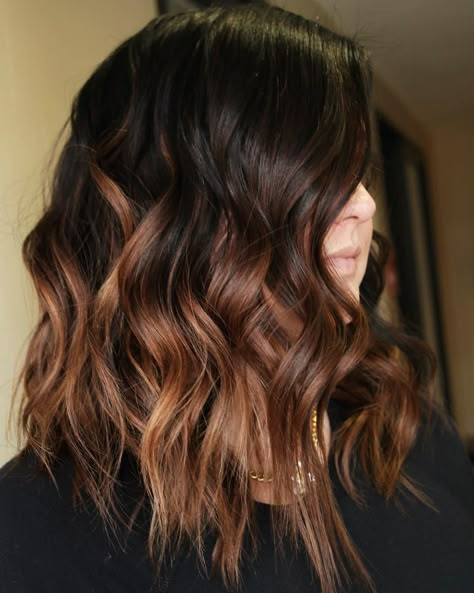 Hair Color Chocolate, Brown Ombre Hair, Fall Hair Color Trends, Chocolate Hair, Red Highlights, Brown Hair Balayage, Brown Balayage, Winter Hair, Ombre Hair Color