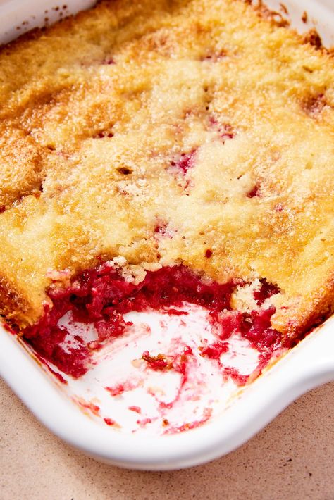 Raspberry Desserts Easy, Dessert Cobbler, Raspberry Recipes Dessert, Raspberry Cobbler, Easiest Desserts, Wyse Guide, Cobbler Easy, Strawberry Cobbler, Raspberry Crumble