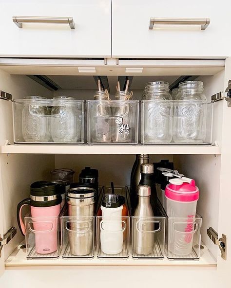 Small Apartment Storage, Desain Pantry, Apartment Storage, Cup Storage, Organized Kitchen, Clear Storage, Kitchen Organization Pantry, Kitchen Organisation, Kitchen Cabinet Organization