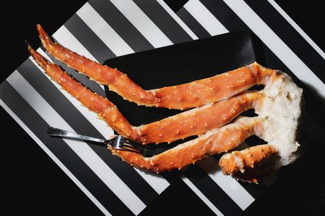 How to Cook Frozen Crab Legs in the Oven Without Thawing | Livestrong.com Crab Legs In The Oven, Cooking Dungeness Crab, Dungeness Crab Legs, Crab Legs Recipe, Oven Bag, Alaskan King Crab, Chicken Breast Crockpot Recipes, Crockpot Chicken Breast, King Crab Legs