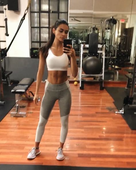 @sophiaesperanza Sophia Esperanza, Sophia Miacova, Faces Women, No Excuses, Feminine Aesthetic, Beautiful Eyes, Fitness Inspo, Body Goals, Get Fit