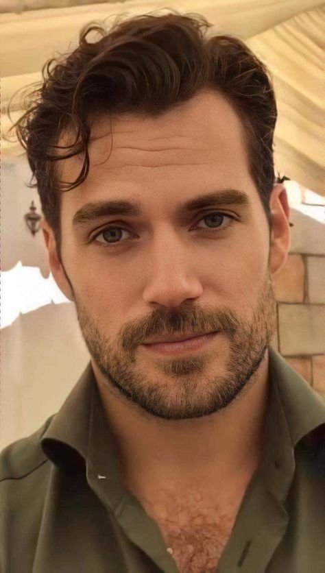 Henry Cavill With Beard, Beard Men Aesthetic, Henry Cavill Haircut, Henry Cavill Hairstyle, Superman Haircut, Henry Cavill Hair, Handsome Man Aesthetic, Henry Cavill Face, Henry Cavill Icon