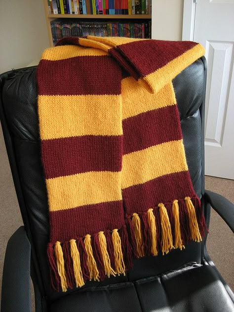 Harry Potter Crochet Scarf, Harry Potter Scarves Crochet, Hogwarts Scarf, Hogwarts Scarf Knitting Pattern, Harry Potter Knit Scarf, Harry Potter House Scarf Crochet, Knit Harry Potter Scarf, Casual Halloween Outfits, Harry Potter Knit