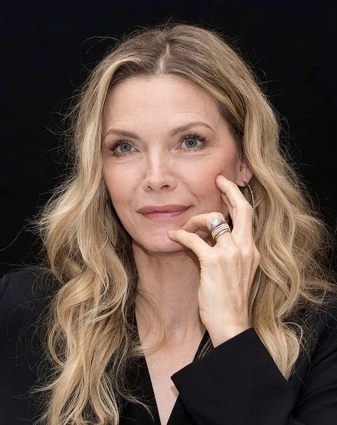 Michelle Pfeiffer Photoshoot, Michelle Pfeiffer Aesthetic, Michelle Pfeiffer Hair, Michele Pfeiffer, Purva Phalguni, Light Summer Color Palette, Special Event Makeup, Angelina Jolie Photos, Event Makeup