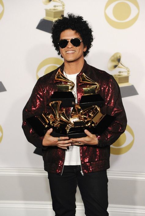 Bruno Mars Grammys Bruno Mars Grammys, Mars Photos, Uptown Funk, Song Of The Year, Album Of The Year, Blue Ivy, Bruno Mars, Grammy Awards, Hollywood Stars