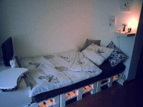 Even in a small one piece apartment, you can have your pallets bed! I made it with six pallets, and I put some legs under it. Love it :) #Bedroom, #Light, #PalletBed, #RecyclingWoodPallets #DIYPalletBed,PalletHeadboardFrame Pallet Bed With Lights, Pallet Bed Headboard, Wooden Pallet Beds, Wood Pallet Beds, Pallet Bed Frames, Pallet Bed Frame, Diy Pallet Bed, Pallet Beds, Pallet Headboard