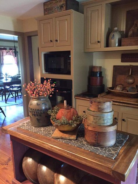 Primitive Kitchen Island, Decorating 2023, Primitive Kitchen Cabinets, Primitive Country Kitchen, Primative Decor, Colonial Kitchen, Primitive Kitchen Decor, Primitive Homes, Charming Kitchen