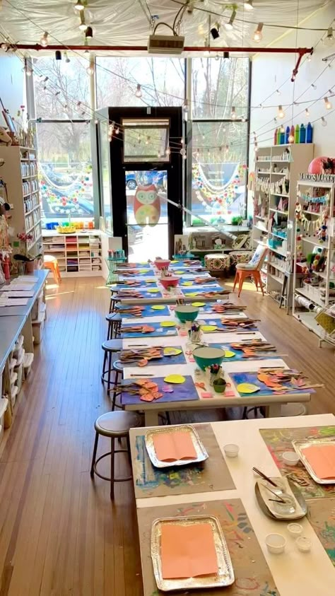 HANDMAKERY | Art Studio | New children’s art workshops start this week! Join us for ~ Artful + Abstract Assemblage on Canvas running 4 - 5:30 PM/Tues Wed or… | Instagram Art Studio Business, Dream Art Studio, Kids Art Studio, Studio At Home, Play Cafe, Art Studio Space, Art Studio Design, Art Studio Room, Art Studio Ideas