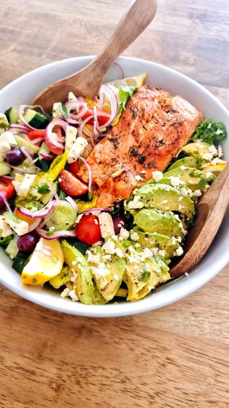 Mediterranean Salmon Salad, Salmon Nicoise, Salmon Nicoise Salad, Creamy Balsamic Dressing, Mediterranean Seasoning, Bell Pepper Salad, Mediterranean Salmon, Mediterranean Spices, Protein Bowls